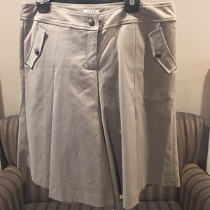 Back pleated shorts. Summer time fine!⛅️🌤☀️☀️☀️☀️